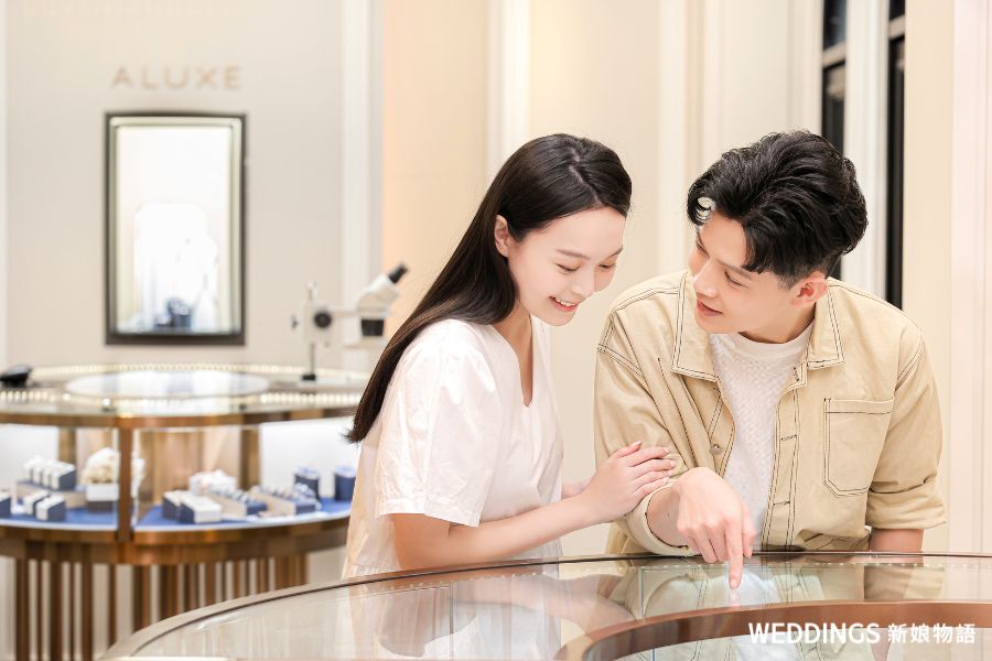 求婚助攻神隊友!ALUXE亞立詩求婚鑽戒,帶你見證幸福